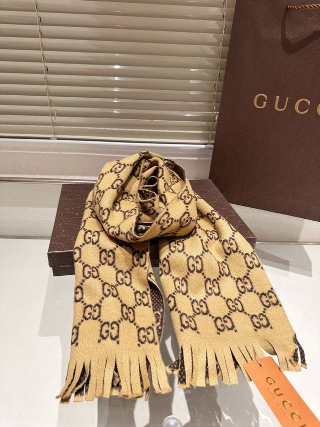 High end cashmere scarf gift box Guqi classic scarf made of real materials! This scarf is suitable for spring, autumn, and winter! It looks great as a shawl! Brighten skin tone! The upper body effect has a very strong aura, with a soft and textured f