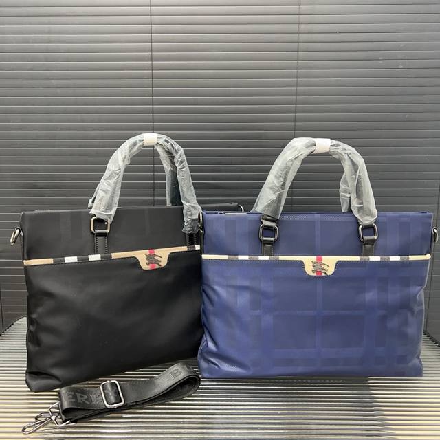 Burberry canvas men's handbag, handbag, computer bag, exquisite inlay craftsmanship, classic and versatile, photographed in the original factory fabric 28 X 38 Cm