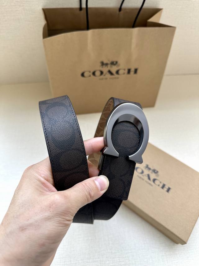 The 3.7cm wide COACH double-sided belt is made of black fabric with a classic logo buckle, and comes in two different appearances. Its fit can be personalized and can be cut with scissors. Trimmable double-sided: