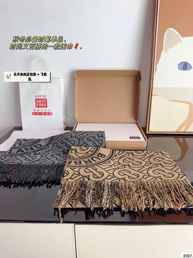 Comes with a gift box Burberry. The softest color scheme for scarves is a cashmere scarf with a great atmosphere. Don't you want to order such a beautiful scarf now?