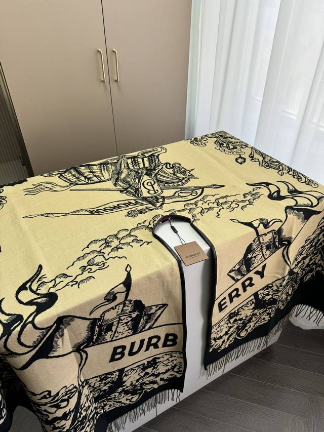 Burberry's popular women's scarf and shawl dual-use model with special craftsmanship and high-end research and development has been stunningly launched and loved by Bai Fumei. It is definitely worth buying a box gift bag