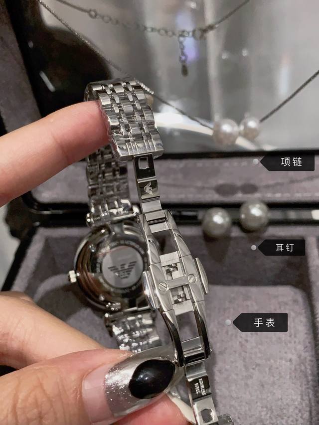 The three piece set without a box can be purchased in bulk in the market, and giving it to a counter is the authentic product! Specially provided by the platform, accompanied by an official synchronized anti-counterfeiting code certificate. Scan and