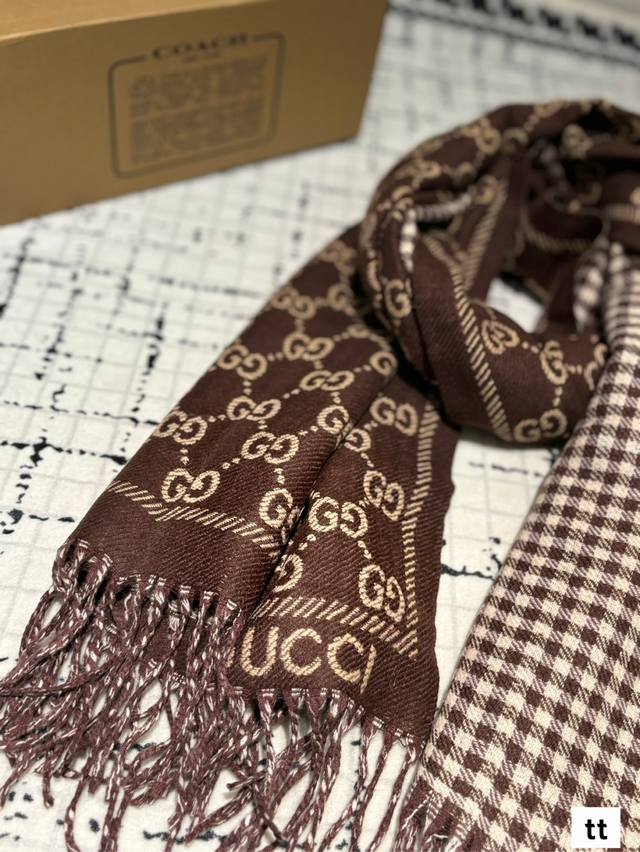 Comes with a gift box The most gentle color scheme of Gucci scarf is a cashmere scarf with a great atmosphere. Don't you want to order such a beautiful scarf now