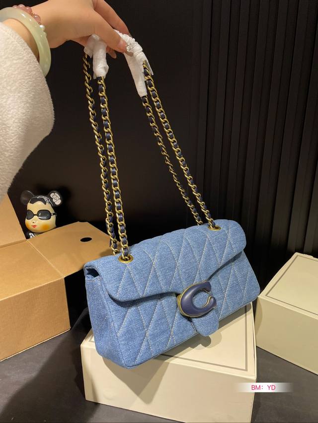 Small size, large size with folding box Coach Coach new denim retro and fashionable, lightweight new denim series is also cool, very suitable for spicy girls to carry. Size: large 27 * 14, small 21 * 11: