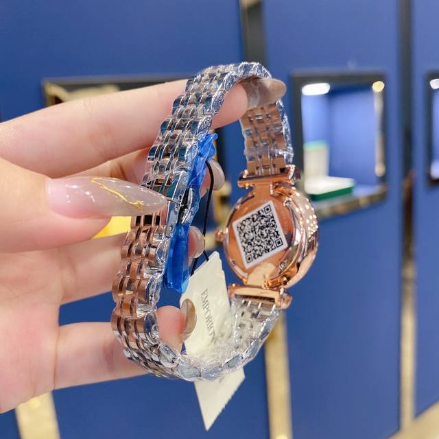 Original Armani 316L stainless steel watch mirror: reinforced mineral glass strap: 316L diameter size: 32mm * pearl mother of pearl perfectly blends and shines on the wrist, creating an elegant image for women. Pure, simple, elegant temperament for w