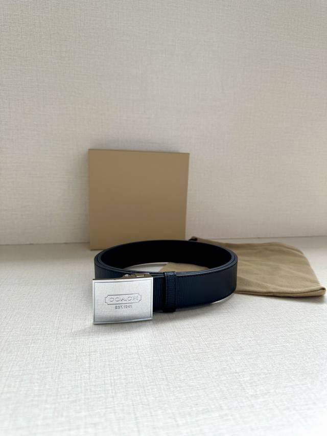As a well-known fashion brand, Coach with a width of 3.5cm often cleverly integrates its brand logo into the design of the belt, such as printing the brand's initials, patterns, etc. on the buckle or belt, which not only highlights the brand's identi