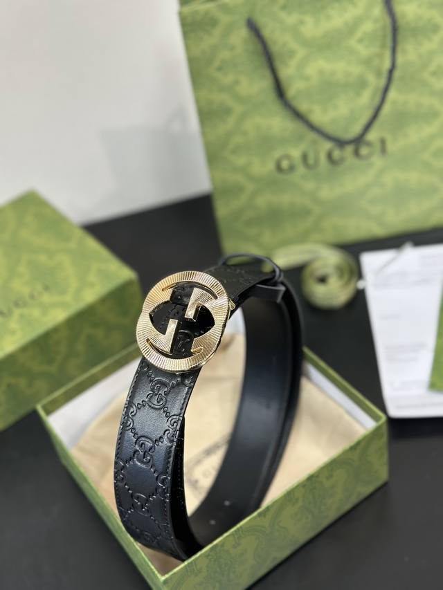 Comes with Gucci belt kit, high-end and elegant, low-key and luxurious, with connotation. It is a must-have item for successful people and is the first choice for personal use