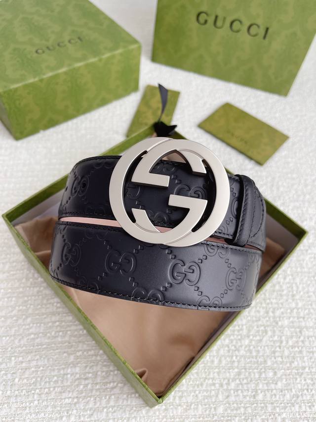 Comes with a full set of packaging gift box Gucci 4.0cm counter with the same embossed design, imported from Italy with a top layer of calf leather and original frosted leather sole. Paired with pure copper hardware buckle, pure imported mechanical w