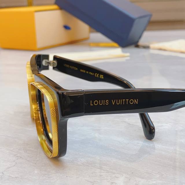 Louis Vuitton New Sunglasses, Model: Z2442U, Size: 50 Port 24-145