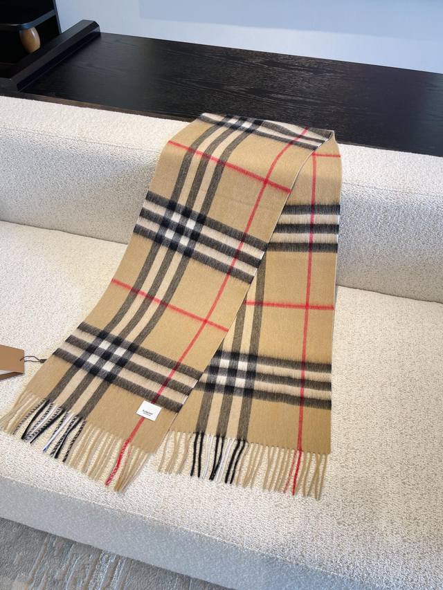 Gift box+5 Burberry plaid scarf is really amazing! Fashionable, unique, and warm with a perfect concave design to create an atmosphere. Don't miss out if you love personalized fashion! 100% sheep wool soft touch