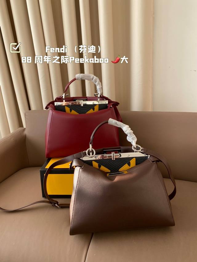 On the occasion of Fendi's 88th anniversary, the Peekaboo series was born and naturally became a hall level gift. Peekaboo means 