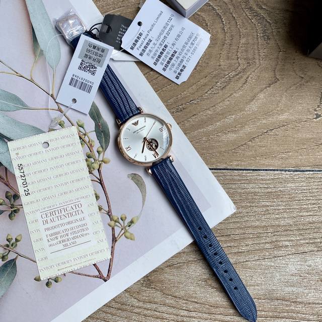 Armani mechanical women's watch has arrived!! Classic and minimalist Italian style, with a transparent heart on the exposed movement, imported cowhide strap with original buckle mineral crystal mirror 30 meters waterproof, fully manual winding mechan