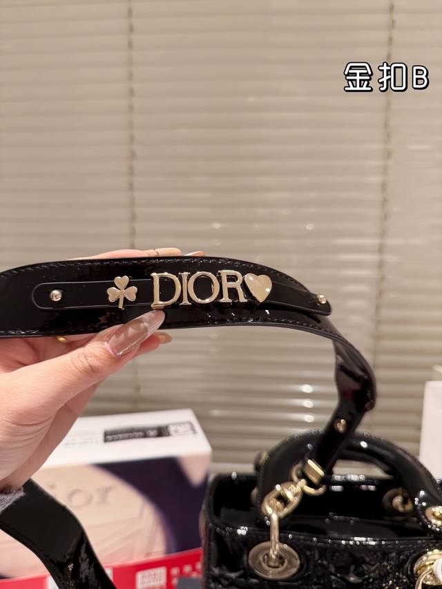 Original mirror with folding gift box airplane box size: 20cm high-end version Upgrading the shipment of Dior Concubine patent leather adds even more points