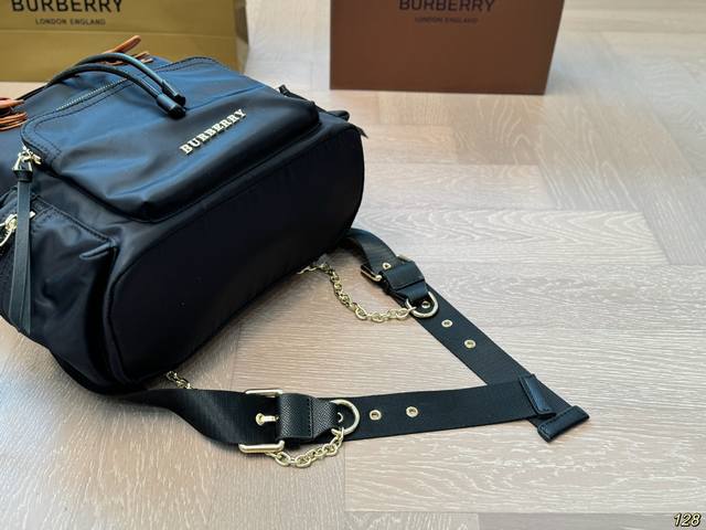 Burberry backpack has temperament and a sense of luxury, suitable for both men and women for daily travel. Its capacity is also very easy to carry by hand. Size 28 31