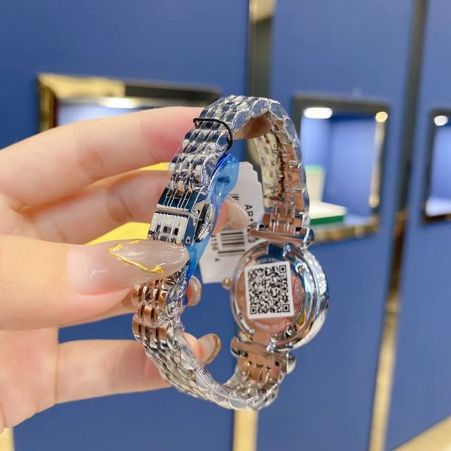 Original Armani 316L stainless steel watch mirror: reinforced mineral glass strap: 316L diameter size: 32mm * pearl mother of pearl perfectly blends and shines on the wrist, creating an elegant image for women. Pure, simple, elegant temperament for w