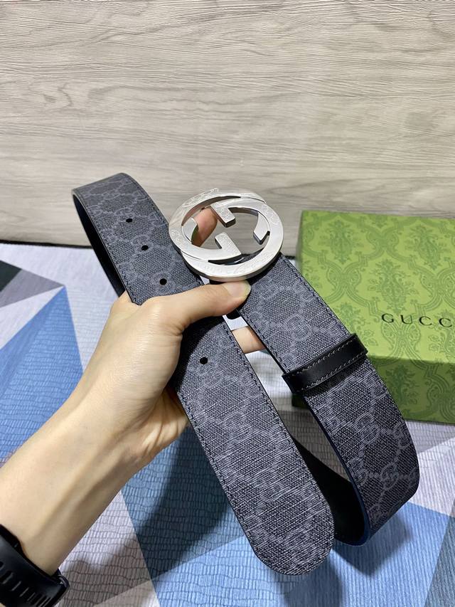 The original 40Mm belt of Guqi adopts imported rubber material, and the imported silicone bottom is customized by the factory for the new special model. The buckle head adopts high-quality steel buckle pattern buckle, and the genuine version is opene