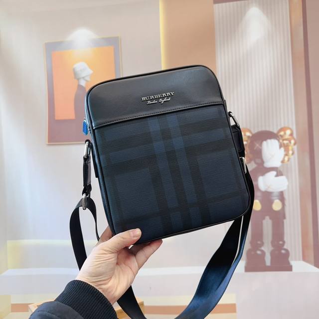 Burberry's latest men's briefcase has strong practicality, exquisite craftsmanship, high-end atmosphere, and a casual and generous size: 23 26