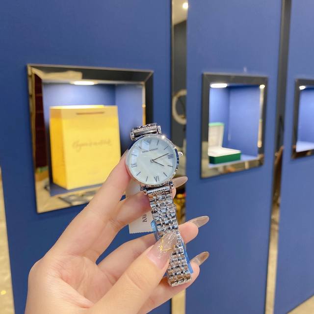 Original Armani 316L stainless steel watch mirror: reinforced mineral glass strap: 316L diameter size: 32mm * pearl mother of pearl perfectly blends and shines on the wrist, creating an elegant image for women. Pure, simple, elegant temperament for w