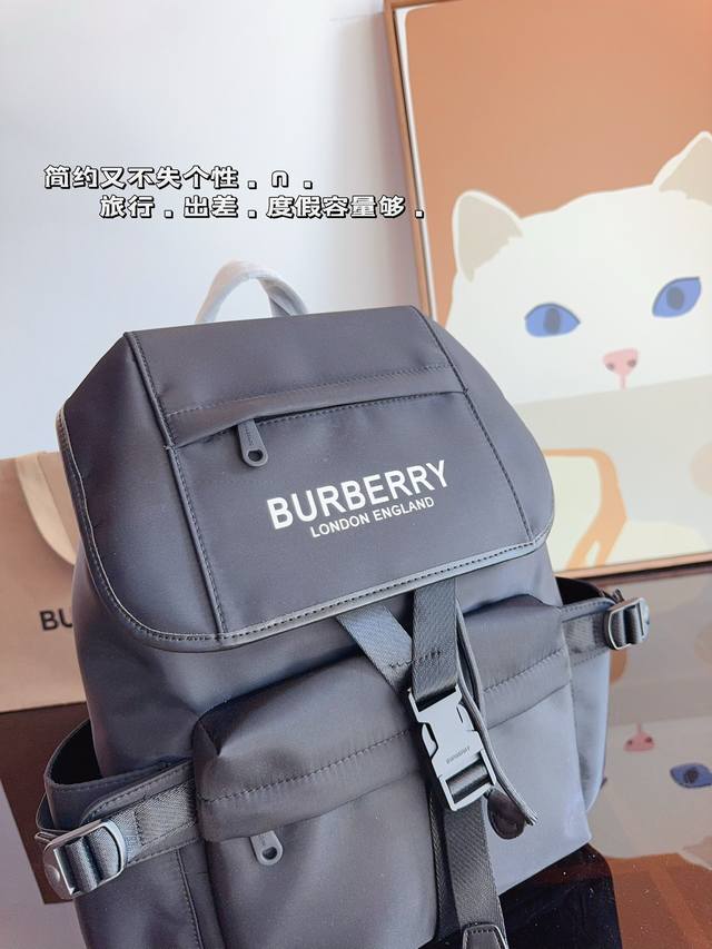 The highly recognizable Burberry brand logo decoration on the Burberry backpack instantly enhances its style and is particularly eye-catching. The shoulder strap design is very comfortable, the width is just right, and the bag capacity is also quite