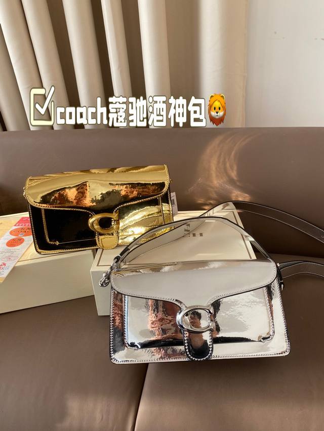 The color matching of Coach Coach's Wine God Bag this time is simply a fairy color scheme! High in appearance and versatile, suitable for both handheld and crossbody use, this is the Coach Wine God! Cute and able to pretend! Handheld crossbody looks