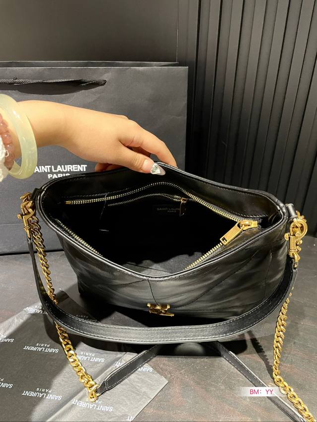 Saint Laurent Ysl tote bag Versatile, classic, and exquisite, this truly super invincible, super cute, and fairy like bag is a daily must-have for young ladies. Size: 23 * 28
