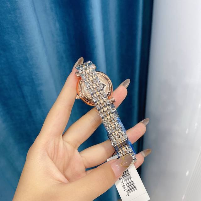 Original Armani 316L stainless steel watch mirror: reinforced mineral glass strap: 316L diameter size: 32mm * pearl mother of pearl perfectly blends and shines on the wrist, creating an elegant image for women. Pure, simple, elegant temperament for w