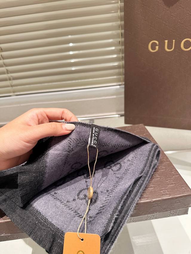 High end cashmere scarf gift box Guqi classic scarf made of real materials! This scarf is suitable for spring, autumn, and winter! It looks great as a shawl! Brighten skin tone! The upper body effect has a very strong aura, with a soft and textured f