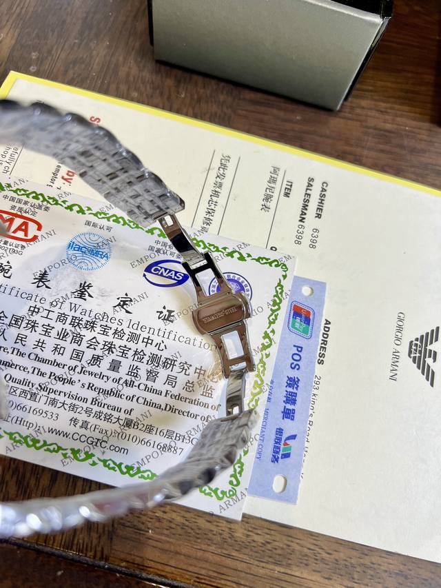 FFFH picture of the same 25 Armani three needle men's watch with full packaging is strongly back in stock. Those who have sold it know how popular this series is. Don't worry about sharing pictures, there is a large amount of stock available, and it