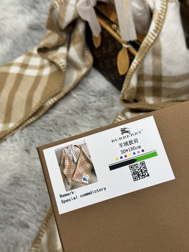 New scarf, Burberry. Original beautiful item, classic explosive item, returns to the forefront. Burberry's new imported Nepalese cashmere top embroidery scarf is definitely a screaming quality fashion brand's top design Essential high-end products fo