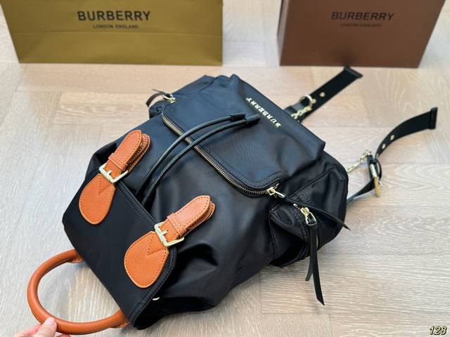 Burberry backpack has temperament and a sense of luxury, suitable for both men and women for daily travel. Its capacity is also very easy to carry by hand. Size 28 31