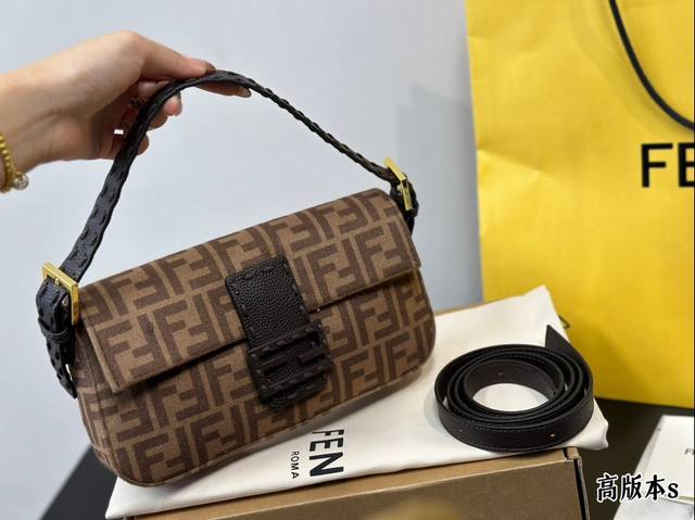 Fendi's new baguette bag with folding box, underarm bag, internet celebrity Vintagef, vintage baguette bag, is probably the most popular bag carried by trendy people. From black to: