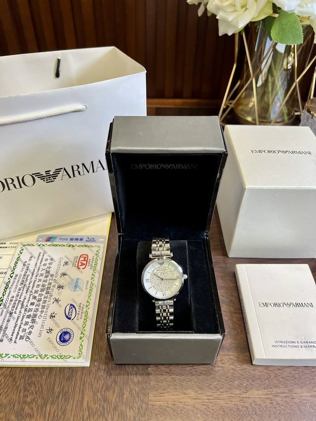 FFFH Picture Same Packaging 25 Armani Starry Sky Arrives Armani Case: 316L Stainless Steel Mirror: Reinforced Mineral Glass Strap: 316L Stainless Steel Buckle: Double Button Size: 33mm Wrapping