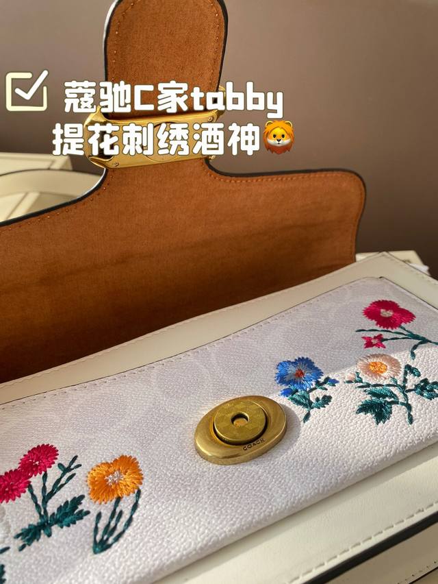 Folding Kochi's tabby Rocket jacquard embroidery series, the wine god with rich cultural and green temperament, can only close your eyes! The appearance is simple and classic, and the retro feel is very good! The size is just right for daily use, equ
