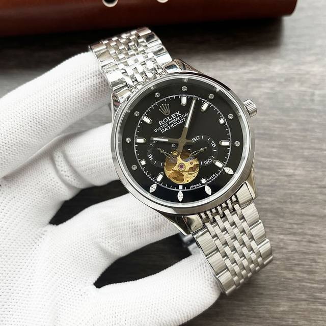 The new Rolex boutique men's watch features a multifunctional design, noble and elegant style, gentlemanly demeanor, excellent quality, and is selling well throughout the city. Featuring an 82S7 movement, a top of the line 316 stainless steel case an
