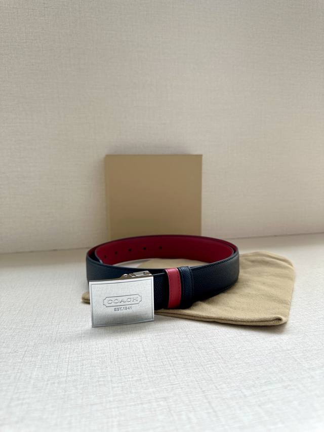 As a well-known fashion brand, Coach with a width of 3.5cm often cleverly integrates its brand logo into the design of the belt, such as printing the brand's initials, patterns, etc. on the buckle or belt, which not only highlights the brand's identi