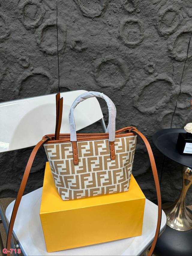 Fendi Tote Fendi's new mini roll with folding box