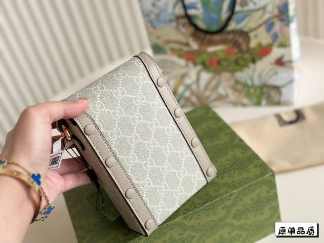 The full package Gucci1955 mobile phone bag was originally intended for those who wanted to go into the tiger head chest bag and were ready to pay. As soon as they turned around and saw this phone bag, they immediately fell in love with the love cabi