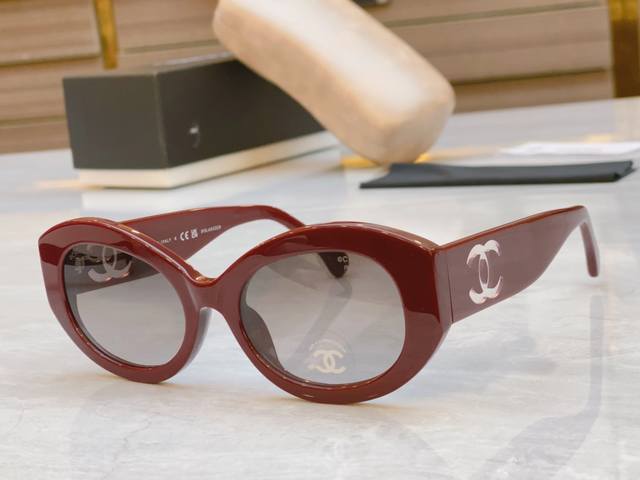 Chanel's new sunglasses. Model: 5528, Size: 53 mouthed 19-140