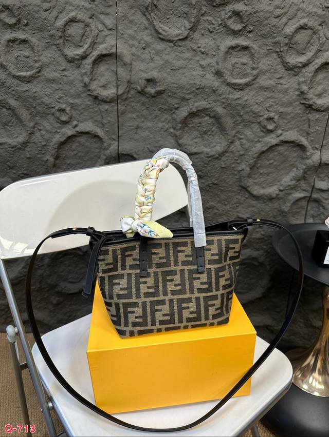 Fendi Tote Fendi's new mini roll with folding box