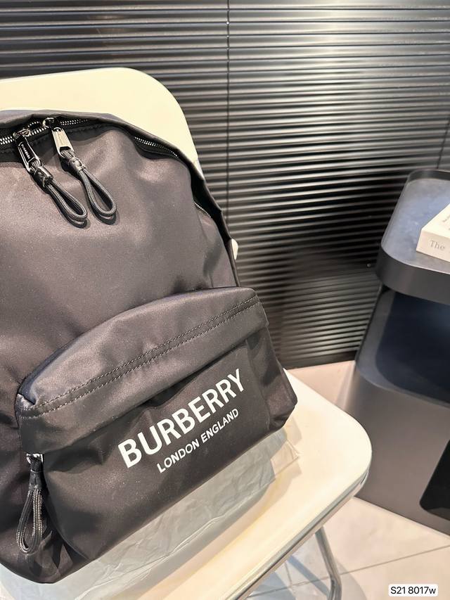 Burberry backpack classic fabric feels super nice, steady and generous! You won't choose the wrong one! Size: 27 38, item number 8017