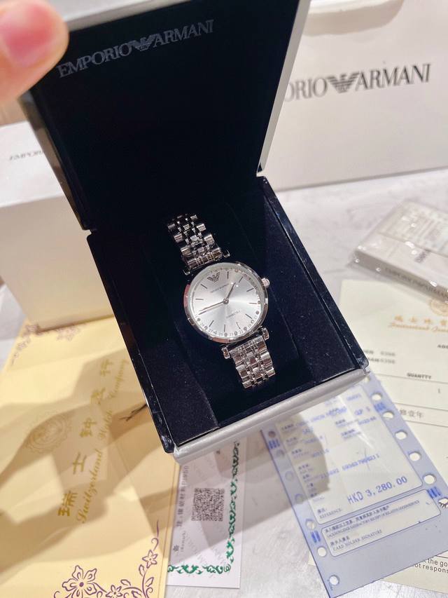 Original Armani 316L stainless steel watch mirror: reinforced mineral glass strap: 316L diameter size: 32mm * pearl mother of pearl perfectly blends and shines on the wrist, creating an elegant image for women with pure, simple and elegant temperamen