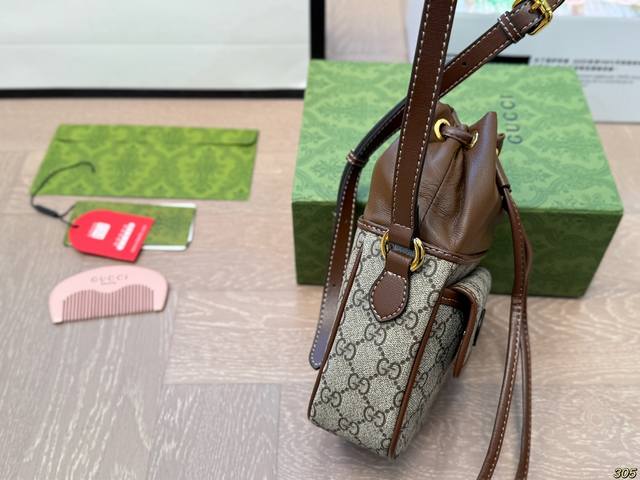Airplane Box Cool Gucci Phone Bag is a must-have for spring outings, hiking, and shopping. It is super lightweight and easy to carry, classic and versatile, and timeless~No pressure on height. Small people can enter with their eyes closed!! Easy to i