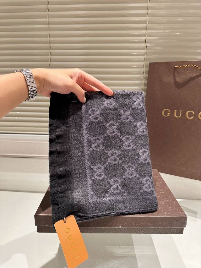 High end cashmere scarf gift box Guqi classic scarf made of real materials! This scarf is suitable for spring, autumn, and winter! It looks great as a shawl! Brighten skin tone! The upper body effect has a very strong aura, with a soft and textured f