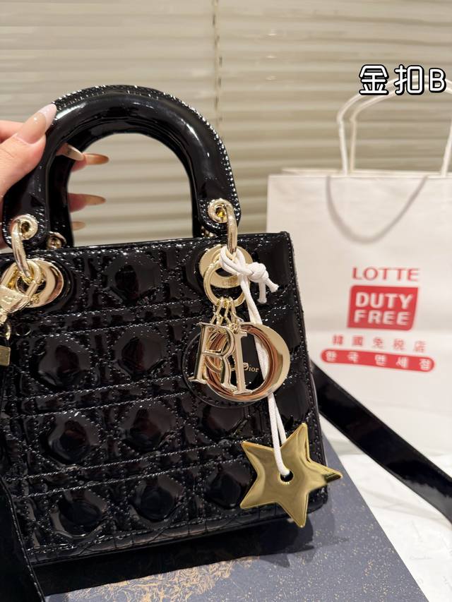 Original mirror with folding gift box airplane box size: 20cm high-end version Upgrading the shipment of Dior Concubine patent leather adds even more points