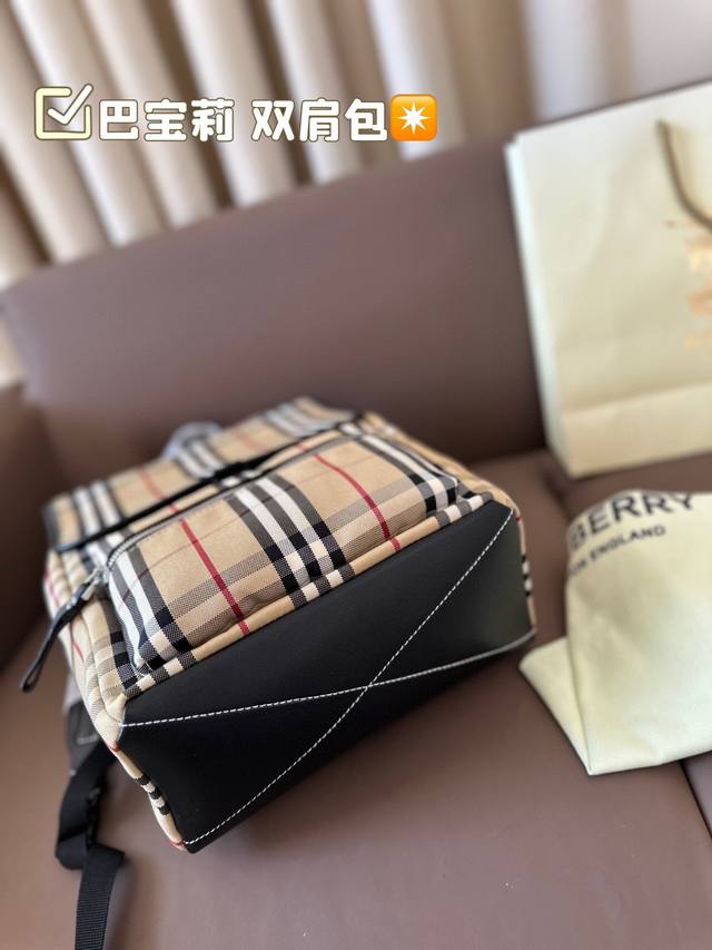 Burberry backpack classic fabric feels super nice, steady and generous! You won't choose the wrong one! Size 23 * 33