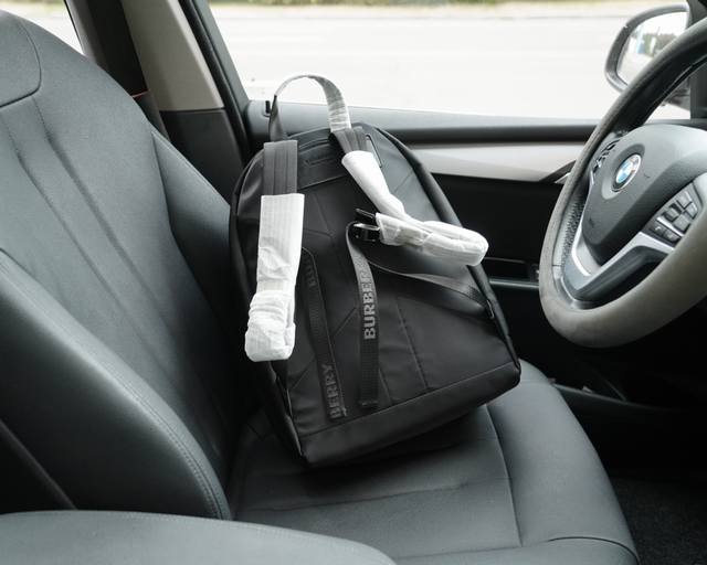 Burberry official website synchronizes high version original backpack, don't miss out on all original single fabric production, excellent quality, super large capacity, non market ordinary goods, and tough goods from trading companies Emphasize that