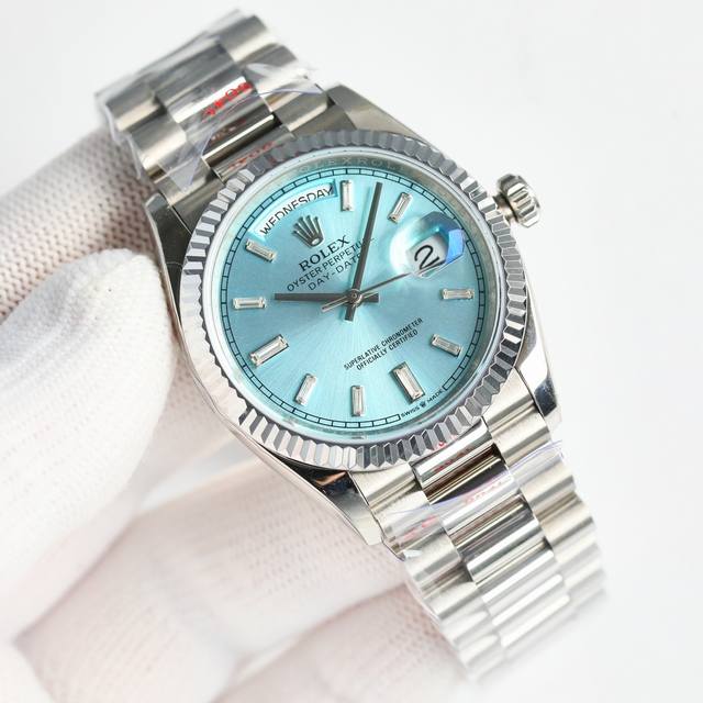 White steel full gold round diamond with 50 square diamonds and 100 Rolex Weekly Diary 36 Series 1 paired with 2836 movement, stable and reliable quality; 2. Same thickness as the original 11Mm ultra-thin: surface diameter 36Mm; Revise other versions