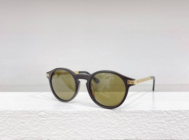 Louis Vuitton * Model: Z3108U Size: 60 Ports 16-145