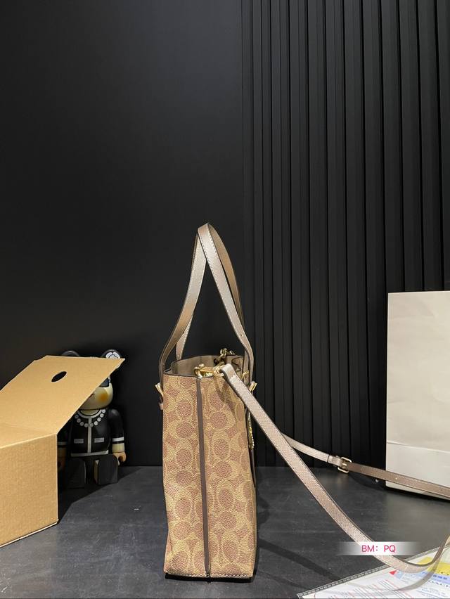 New Coach Mollie25 tote bag for Valentine's Day in January 24, with box matching. The latest shopping bag from Coach Coach OEM factory is shipped with top-quality shiny hardware logo and practical style. Multi purpose lining. lo: