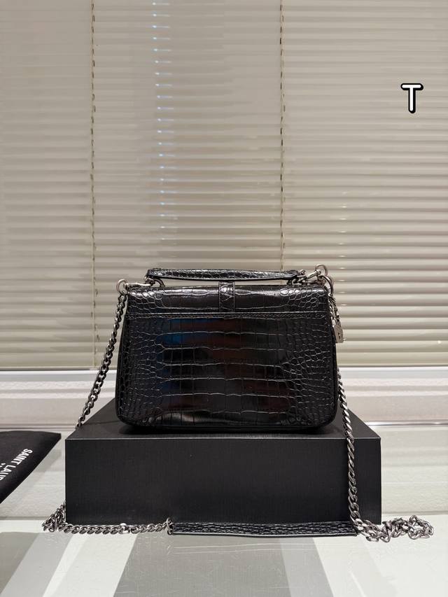 Folding gift box Ysl mailman bag, this year's super hot mailman bag, Saint Laurent flip mailman bag self retention recommendation, Saint Laurent ysl Niki counter new star style, recommended by many bloggers, retains ysl's consistent rock spirit and u